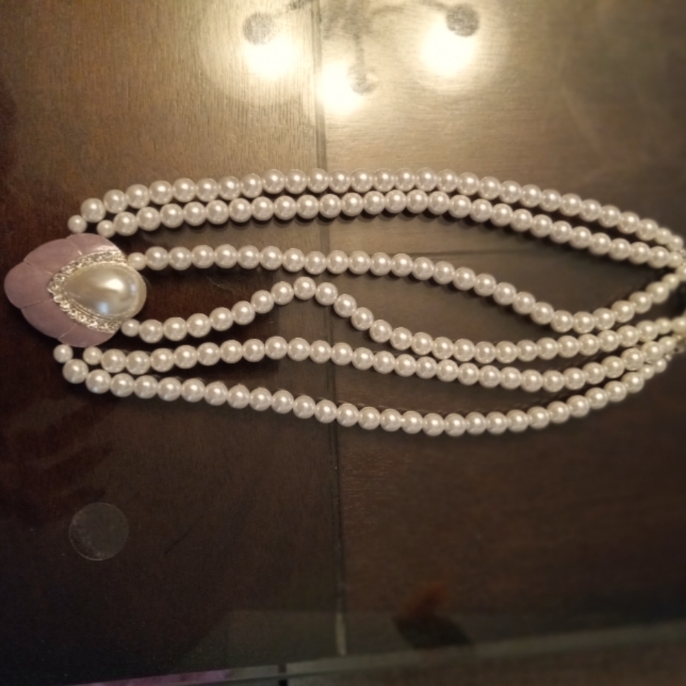 3-strand pearl necklace with pink and white pearl drop